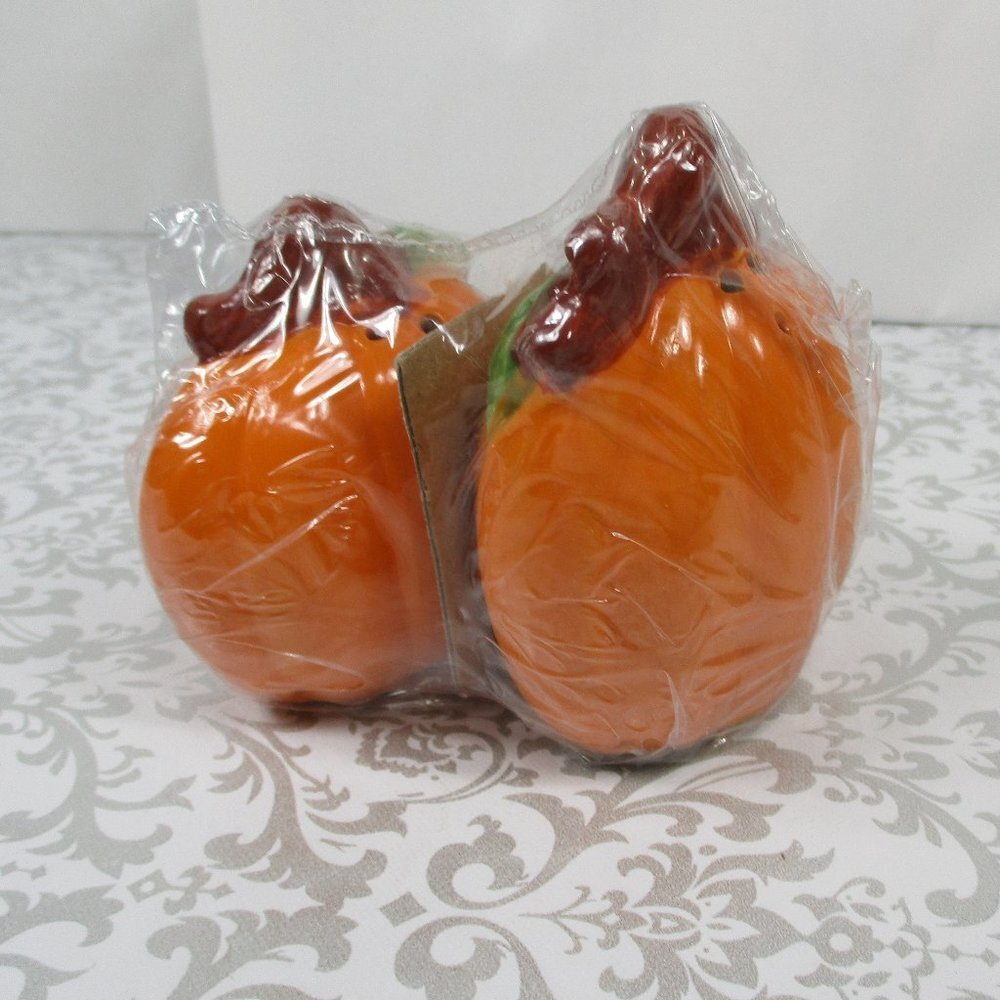PUMPKIN Salt & Pepper Shakers NWT
